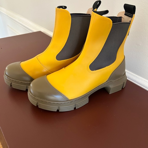 *SOLD* GANNI BOOTS - Picture 1 of 9